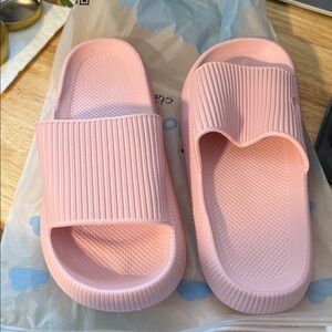 New in Package The Cloudies Original Slides In Pink 38-39, 7.5-8.5